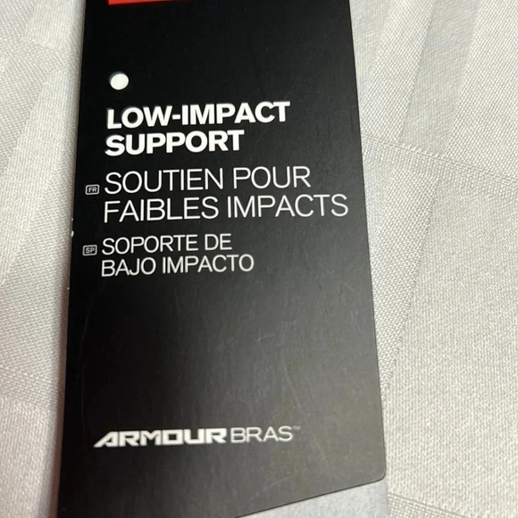 Under Armour low impact racerback sport bra, removable cups  ,adjustable straps - Picture 13 of 14